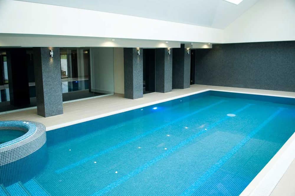 luxury swimming pool builders
