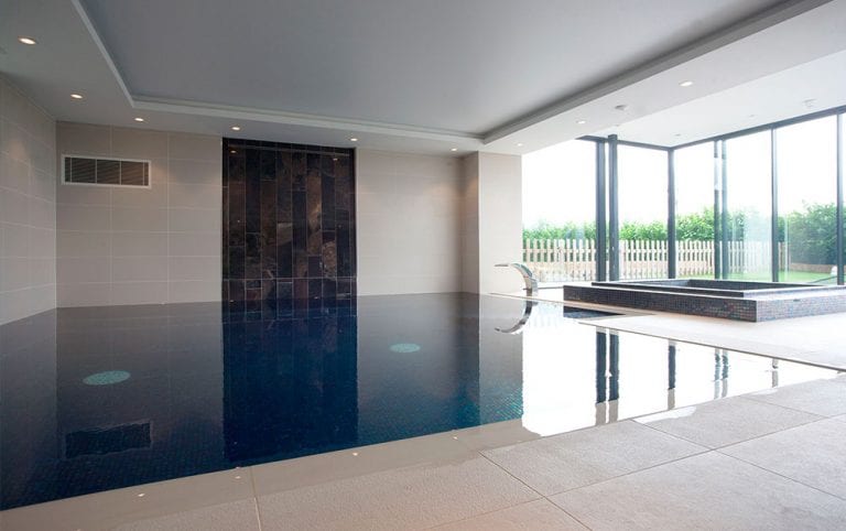 level deck luxury pool